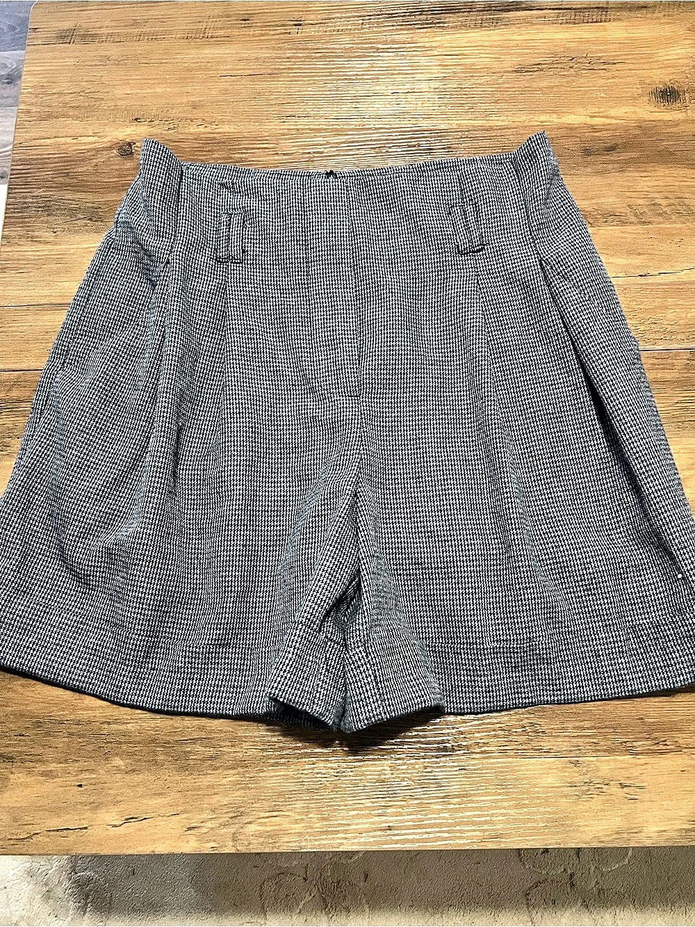 Twenty One Houndstooth High Waist Shorts in Gray & Black Size Large